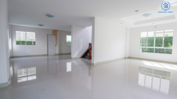 *****บ้านเดี่ยวมือสองย่านปทุมธานี หมู่บ้าน ชวนชื่นกรีนบาวด์ กรุงเทพ-ปทุมธานี บ้านสวยพร้อมเข้าอยู่ ภายในโครงการสภาพแวดล้อมดีมาก ใกล้สนามกอล์ฟ เนื้อที่ 56.2 ตร.ว. ฟังก์ชัน 3 ห้องนอน 3 ห้องน้ำ 2 ที่จอด บนทำเลเดินทางสะดวก เชื่อมต่อถนนหลายเส้นทาง ใกล้จุดขึ้นทางด่วน "อุดรรัถยา"